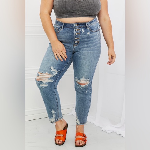 Judy Blue Denim - FLASH SALE!! JUDY BLUE Plus Size Maddison Distressed Button Fly Boyfriend Jeans